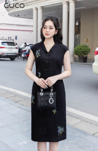 Floral Embroidered V Neck Straight Dress_4260_GUCO Brand_ชุดเดรสปักลายดอกไม้คอบัวสีฟ้าอ่อน