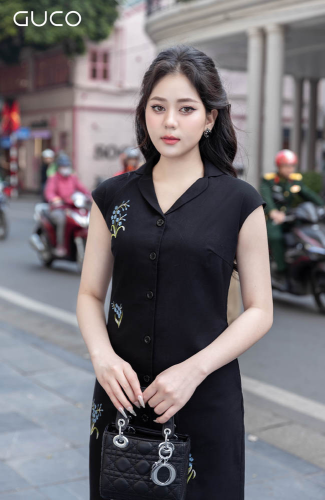 Floral Embroidered V Neck Straight Dress_4260_GUCO Brand_ชุดเดรสปักลายดอกไม้คอบัวสีฟ้าอ่อน