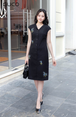 Floral Embroidered V Neck Straight Dress_4260_GUCO Brand_ชุดเดรสปักลายดอกไม้คอบัวสีฟ้าอ่อน