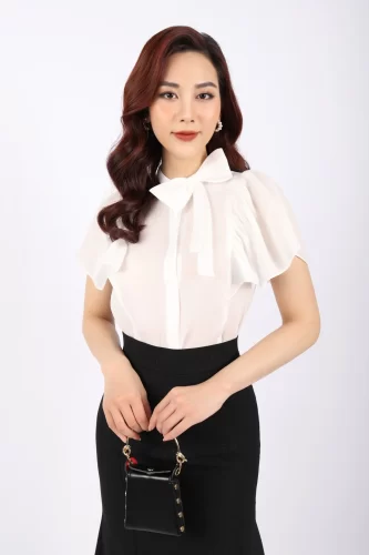 Puff Sleeve Silk Shirt With Bow Neck_FAS33480_PANTIO Brand_เสื้อเชิ้ตสไตล์ออฟฟิศทำจากผ้าไหมคอตรงแต่งโบว์และระบายปีกนางฟ้าให้มีสไตล์