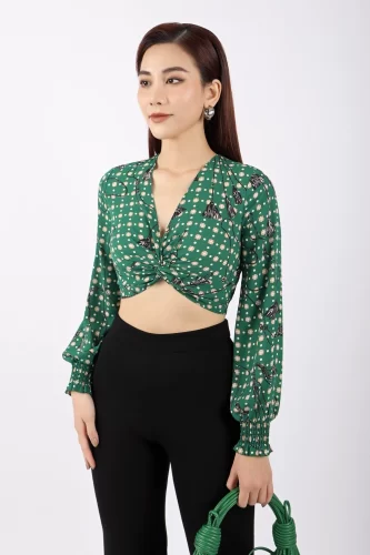 V Neck Silk Croptop Blouse_FAS33603_PANTIO Brand_เสื้อเชิ้ตสไตล์สตรีททำจากผ้าไหม เสื้อครอปคอวี อกตีเกลียว และแขนเสื้อยางยืด