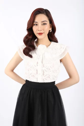 Lace Shirt With Button_FAS53558_PANTIO Brand_เสื้อเชิ้ตสไตล์ออฟฟิศผ้าตาข่ายลูกไม้ ปกติดกระดุมและโบว์ติดดอกไม้ประดับ