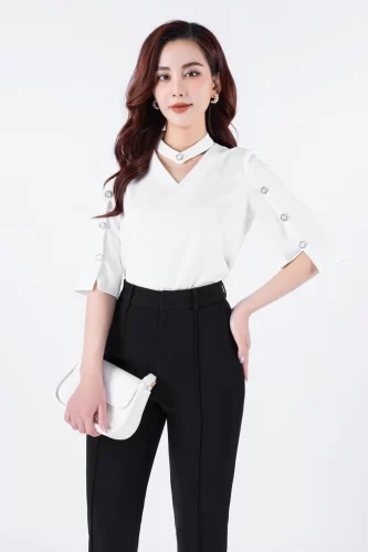 V Neck White Blouse_FAS53619_PANTIO Brand_เสื้อเชิ้ตสไตล์ออฟฟิศผ้าเนื้อหยาบ คอตรงและแขนแยกพร้อมกระดุมตกแต่ง