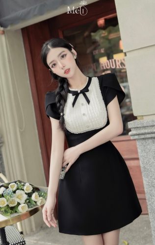 Bow Neck Lace A Line Dress_ME31.6_Méli Brand_เดรสสีดำแต่งลูกไม้สีขาวและคอปกผูกโบว์