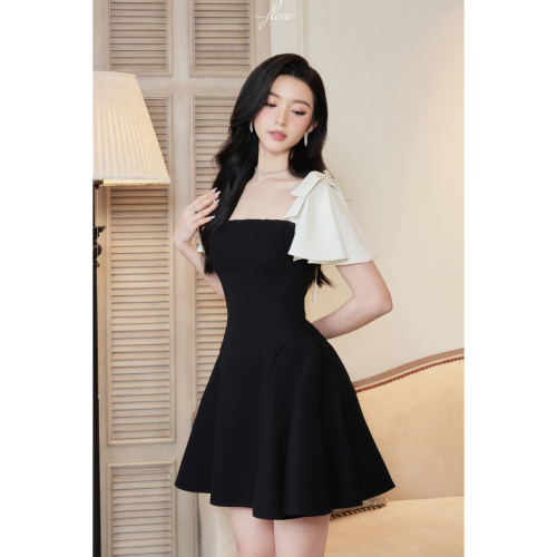 Elastic Flared Mini Dress With Bow Sleeve_FL131.2_FLANE Brand_เดรสสีดำ แขนโบว์ ผสมสีครีม Tuyts ทรงบานสั้น จับจีบมากกว่า ยืดได้