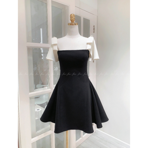 Elastic Flared Mini Dress With Bow Sleeve_FL131.2_FLANE Brand_เดรสสีดำ แขนโบว์ ผสมสีครีม Tuyts ทรงบานสั้น จับจีบมากกว่า ยืดได้