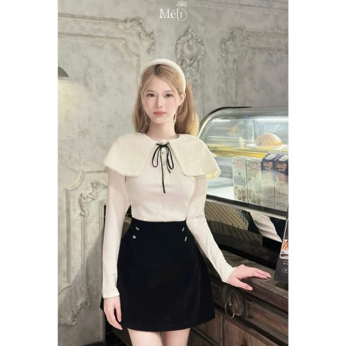 Long Cream Sweater + Black Velvet A-line Skirt_ME31.18_Méli Brand_เสื้อสเวตเตอร์ตัวยาวสีครีมมีสายสะพาย + กระโปรงสั้นผ้ากำมะหยี่สีดำทรงเอมีโบว์