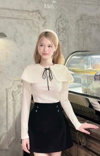 Long Cream Sweater + Black Velvet A-line Skirt_ME31.18_Méli Brand_เสื้อสเวตเตอร์ตัวยาวสีครีมมีสายสะพาย + กระโปรงสั้นผ้ากำมะหยี่สีดำทรงเอมีโบว์