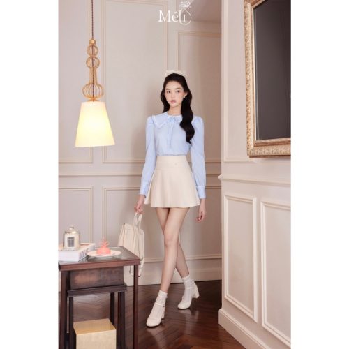 Set_Shirt+Pleated Skirt_ME31.8_Méli Brand_เสื้อเชิ้ตคอปกระบายแขนยาวสีน้ำเงิน + กระโปรงจับจีบสีครีมแต่งลูกไม้สีครีม