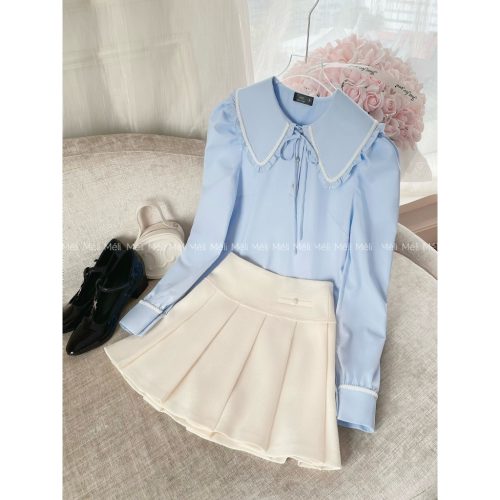 Set_Shirt+Pleated Skirt_ME31.8_Méli Brand_เสื้อเชิ้ตคอปกระบายแขนยาวสีน้ำเงิน + กระโปรงจับจีบสีครีมแต่งลูกไม้สีครีม