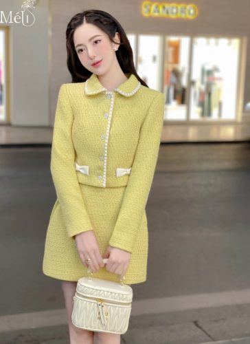 Yellow Tweed Jacket and Skirt Set_ME31.15_Méli Brand_เสื้อแจ็คเก็ตราตรีผ้าทวีตสีเหลือง โบว์สีครีม – ชุดราตรีผ้าทวีตสีเหลืองจับจีบ – ดีไซน์ Méli