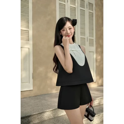 A Form Crew Neck Pleated Tank Top_CO51.30_Colin Brand_เสื้อกล้ามทรง A สั้นสำหรับผู้หญิง คอกลมจับจีบและผูกโบว์