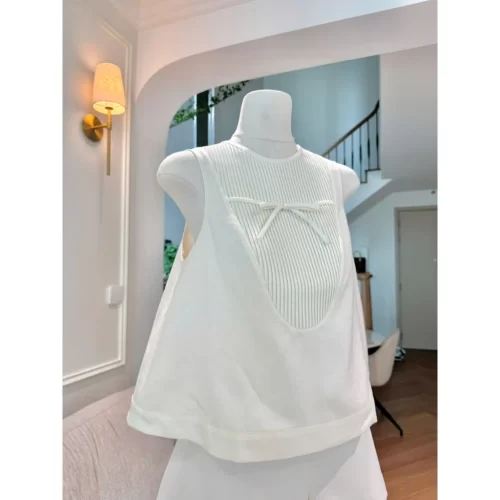 A Form Crew Neck Pleated Tank Top_CO51.30_Colin Brand_เสื้อกล้ามทรง A สั้นสำหรับผู้หญิง คอกลมจับจีบและผูกโบว์