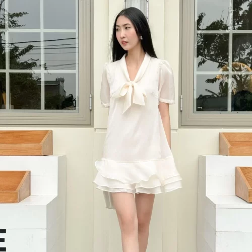 Ratih Straight Dress_JO202.22_Joven Brand_Ratih เดรสผู้หญิงคอปกผูกโบว์สีครีม