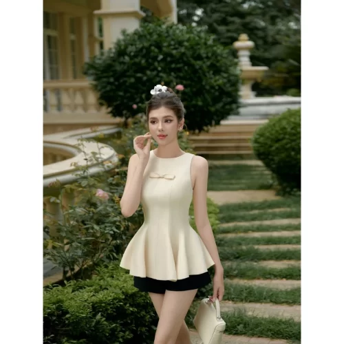 Peplum Top With Bow_CO51.54_Colin Brand_เสื้อเชิ้ตแขนกุดผู้หญิงมีโบว์และหน้าอกบาน