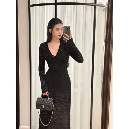 Camellia LaceLong Body Dress_CO200.39_Cocobebe Brand_เดรสลูกไม้แขนยาวคอหัวใจ