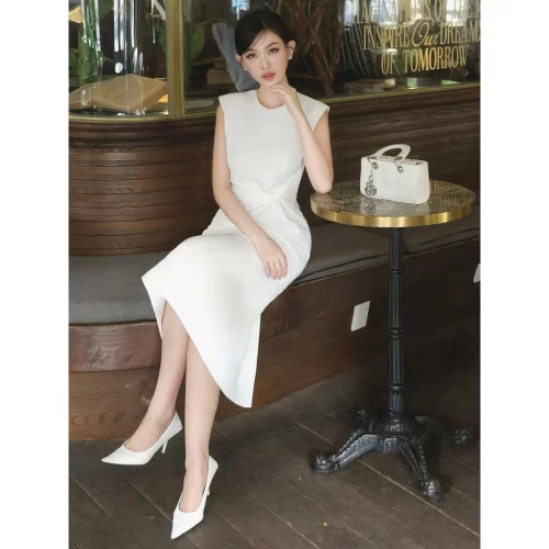 Aine Midi Dress_JO202.28_Joven Brand_ชุดเดรสดินสอ Aine Midi พร้อมแผ่นรองไหล่แยกลึก