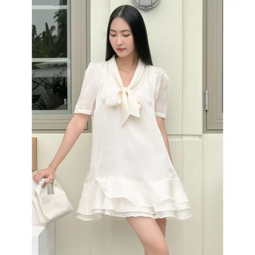 Ratih Straight Dress_JO202.22_Joven Brand_Ratih เดรสผู้หญิงคอปกผูกโบว์สีครีม