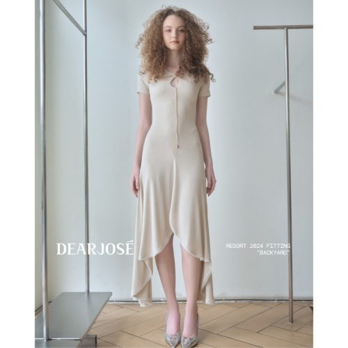 Clover Hi-Low Midi Dress_DE37.58_DEAR JOSÉ Brand_ชุดเดรสสั้นทรงคัตเอ้าพร้อมขอบลูกไม้