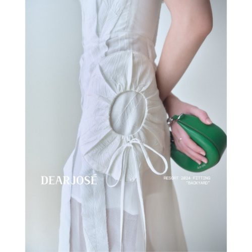 Leaf Whisper Midi Dress_DE37.51_DEAR JOSÉ Brand_ชุดเดรสมิดิเดรสคอปกสายเดี่ยวสีขาว