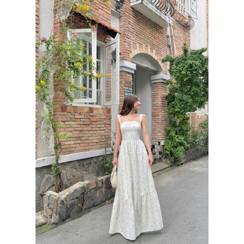 Juliette Maxi Dress_CL56.36_ClothesBar Brand_เดรสทูพีซพร้อมโบว์ริบบิ้น ดีไซน์ตัวยาว ลายดอกไม้สีฟ้า